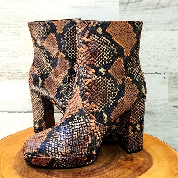 NWT VINCE CAMUTO JEMERIA LEATHER BOOTS - Picture 11 of 13